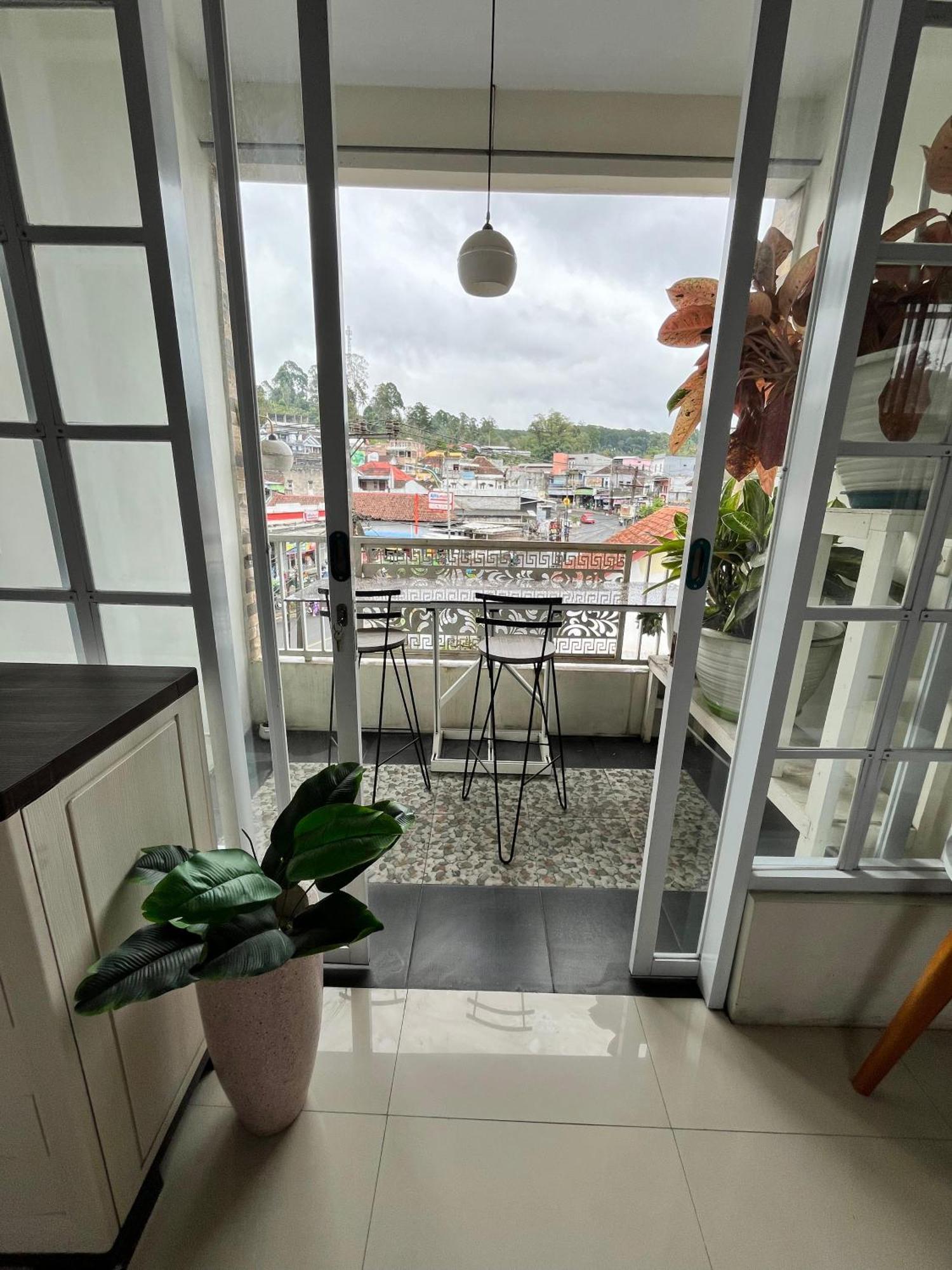Java Hostel Tumpak Sewu Sidomukti Esterno foto