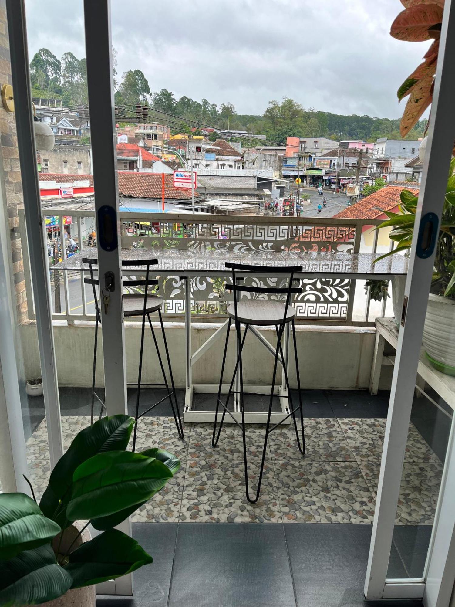 Java Hostel Tumpak Sewu Sidomukti Esterno foto