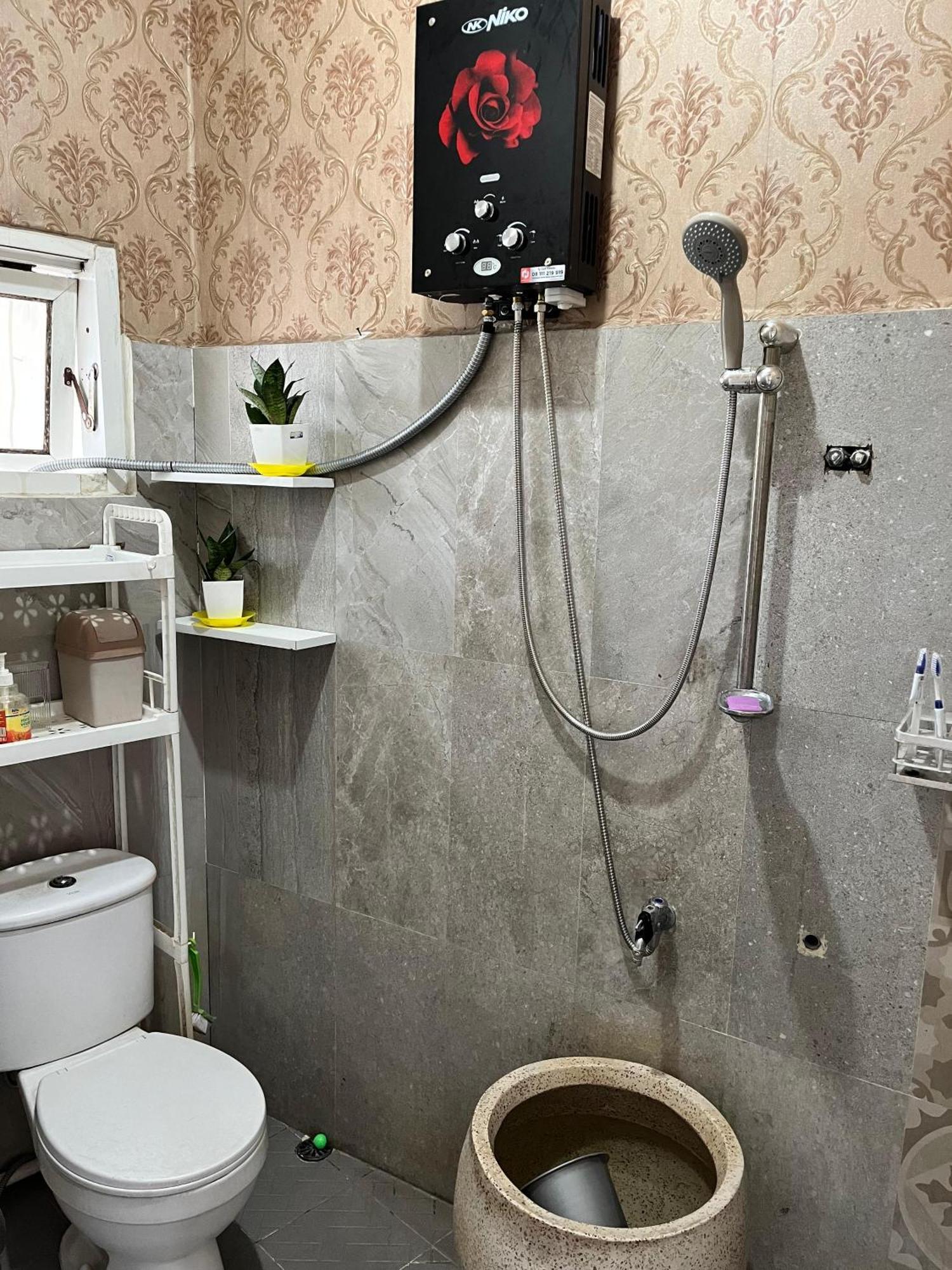 Java Hostel Tumpak Sewu Sidomukti Esterno foto