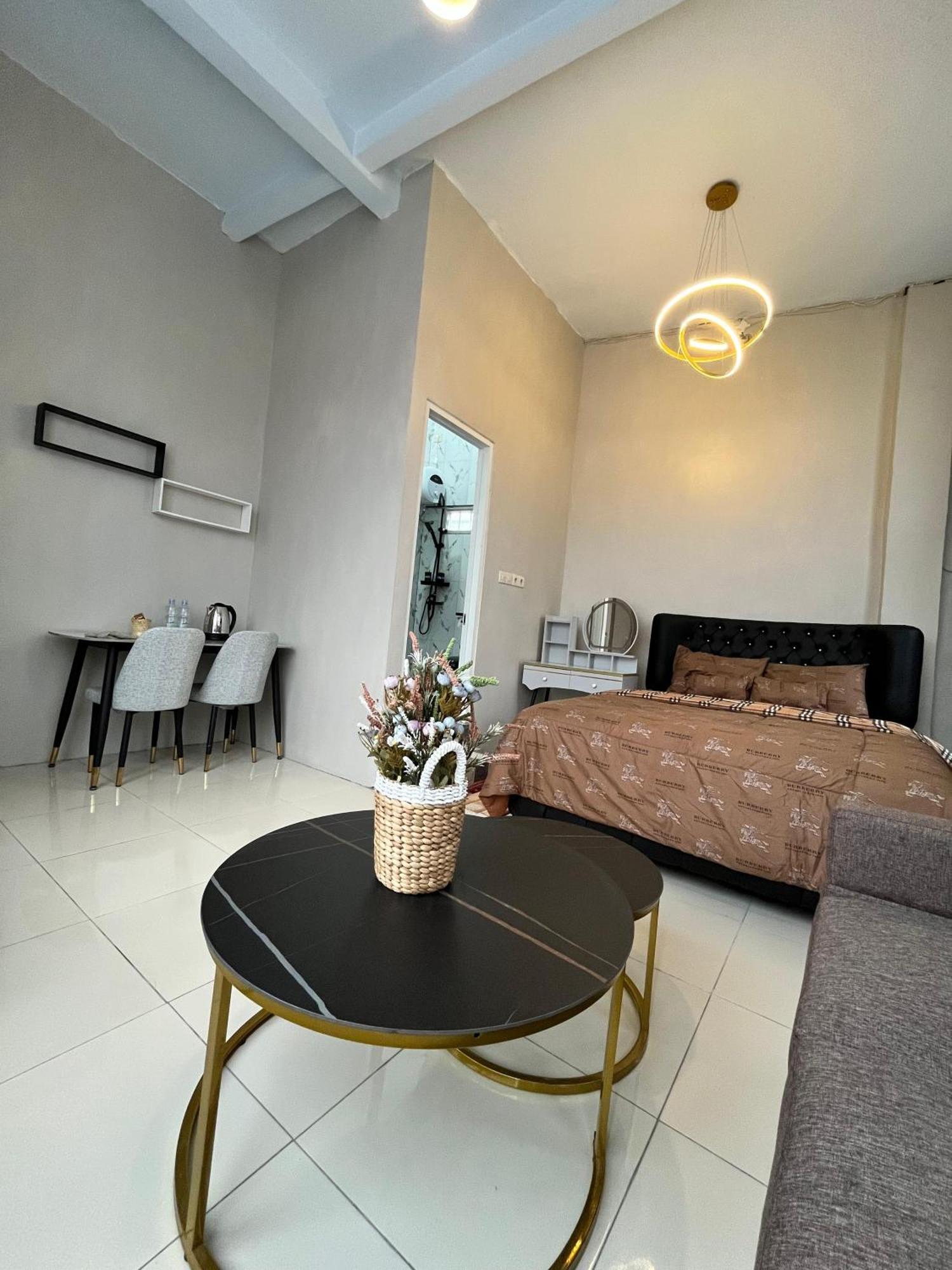 Java Hostel Tumpak Sewu Sidomukti Esterno foto